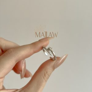 ANILLO CLAVO PLATEADO DELGADO